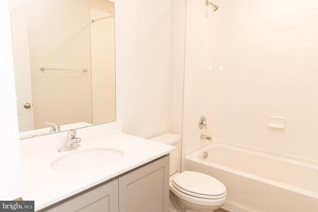 Building Photo - 10630 Meridian Hill Way