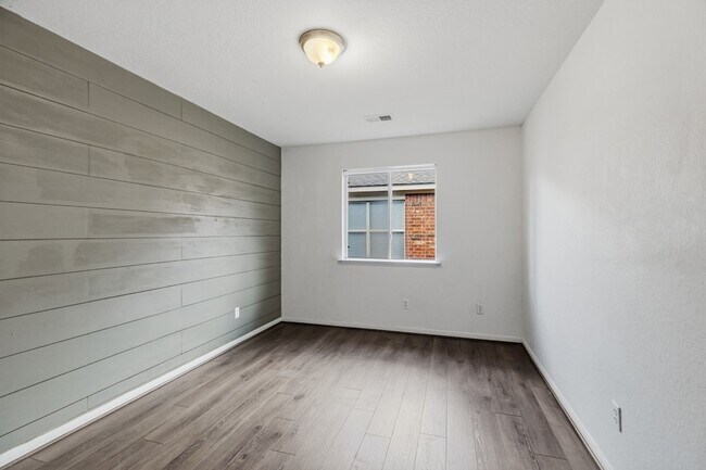 Building Photo - 9318 Castlegap Dr