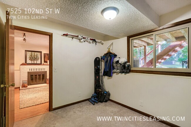 Building Photo - 7525 W 102nd St