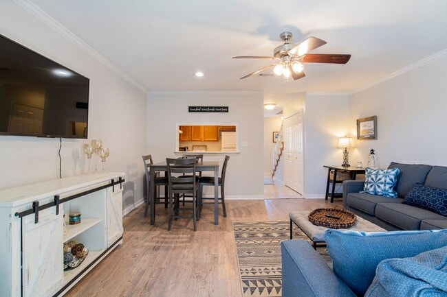 Building Photo - Conveniently Located Furnished Townhome in...