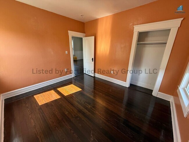 Building Photo - 170 King St