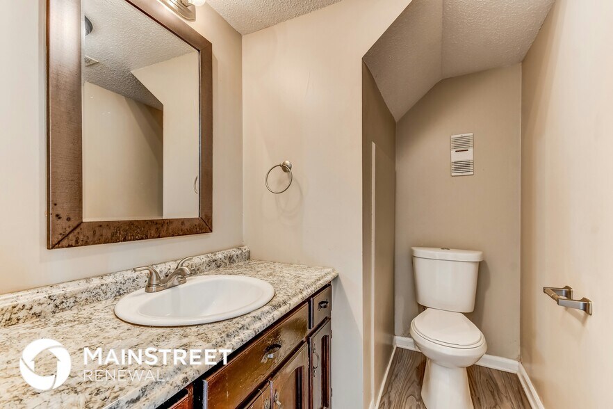 Building Photo - 904 Pine Forest Cir