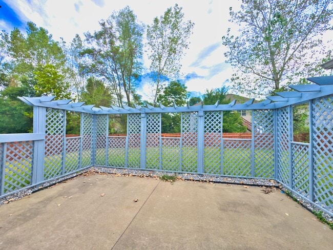 Building Photo - Marvelous 3 Bedroom House In Mill Creek Manor!