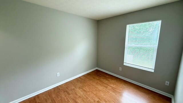 Building Photo - NORTH EAST/LAWRENCE 4 BEDROOM 2.5 BATH NEWER HOME AVAILABLE NOW!