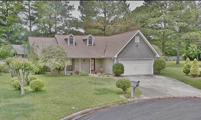 Building Photo - 125 N Chestnut Dr