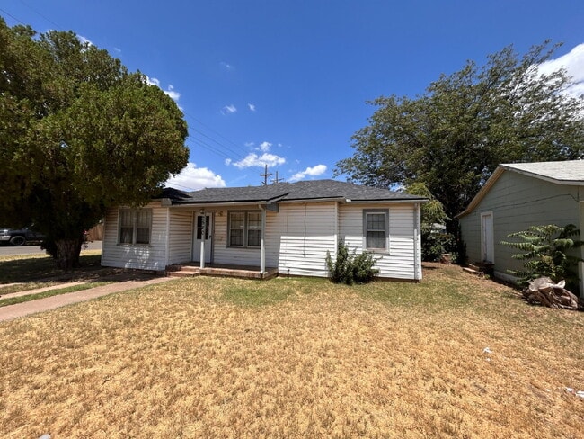 Building Photo - "Charming 4-Bed, 2-Bath Home