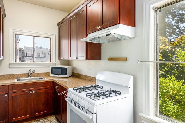 Building Photo - 1446 1st Ave