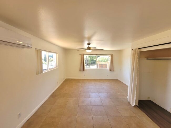 Building Photo - 1550 Encino Dr