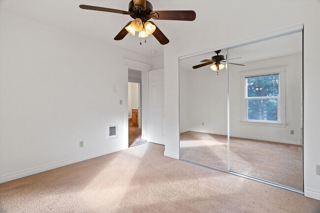 Building Photo - 1 Bedroom w/office space In Corbett/Lair H...
