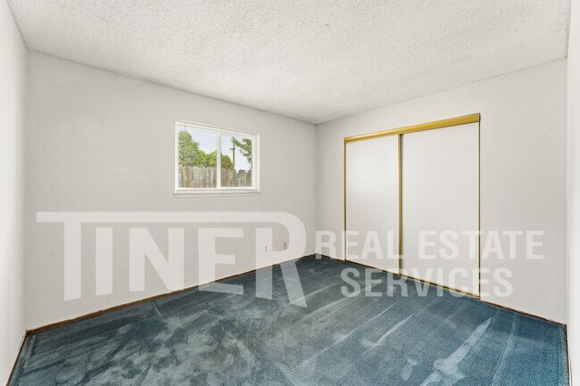 Building Photo - 3729 Moonbeam Dr