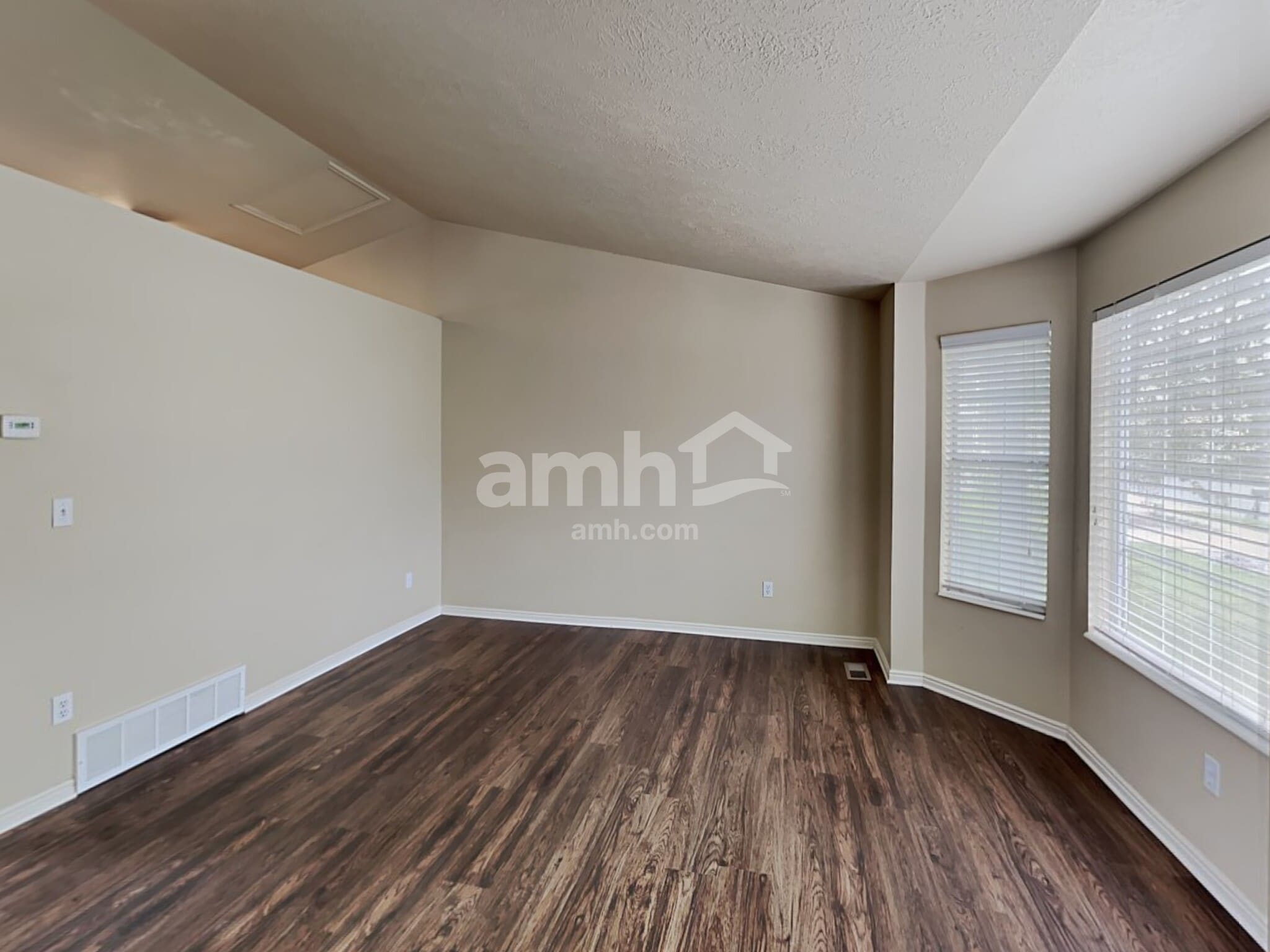 Building Photo - 568 S 925 E