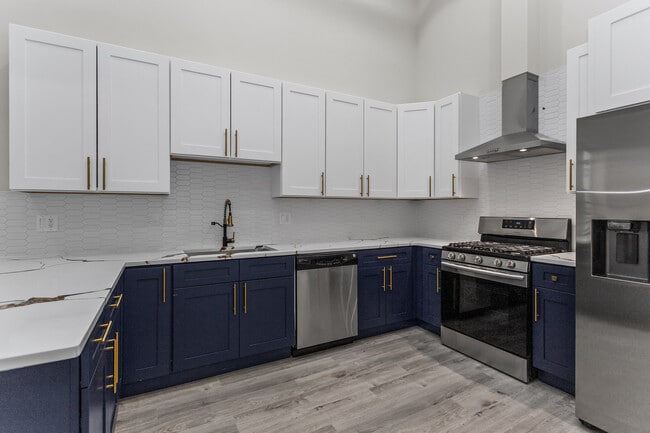 Building Photo - 3214 W Lawrence Ave