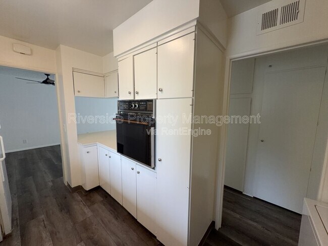 Building Photo - 6979 Palm Ct