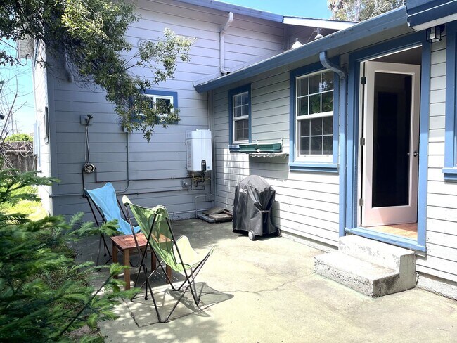 Building Photo - Fully Furnished- 2 bedroom/ 2 bathroom in Seacliff neighborhood walking distance to the beach