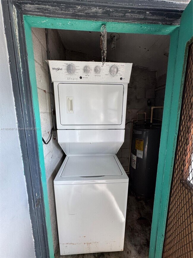 Building Photo - 2550 NW 68th St