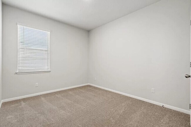 Building Photo - 388 Glocken Ln