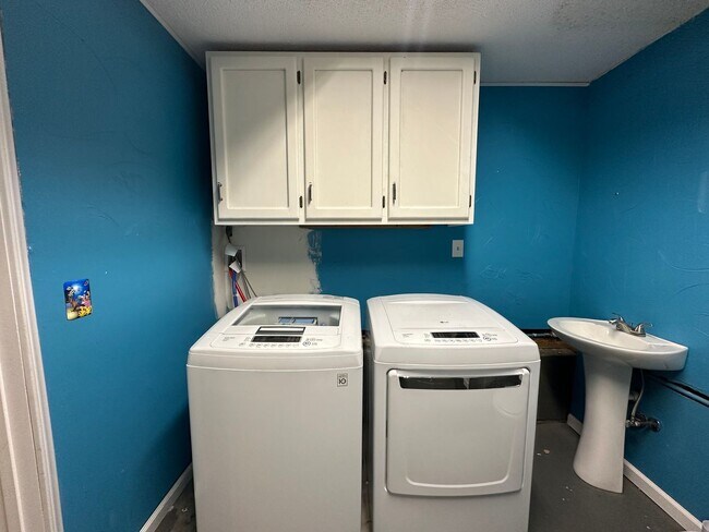 Building Photo - 3 Bed 2 Bath home with 2 Car Garage in Bellingham