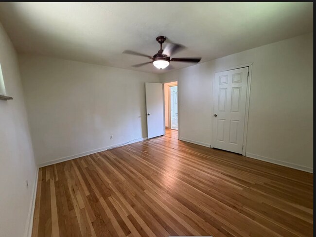 Building Photo - Dormont One-Level Ranch-2 bedrooms/2 bathrooms