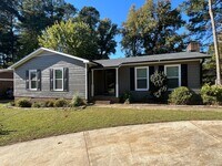 Building Photo - 909 SW Maynard Rd