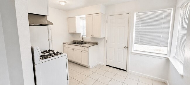Building Photo - 7818 Oak Knoll Ln