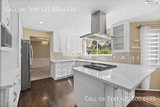 Building Photo - Luxurious 5-bedroom home in Sammamish with...