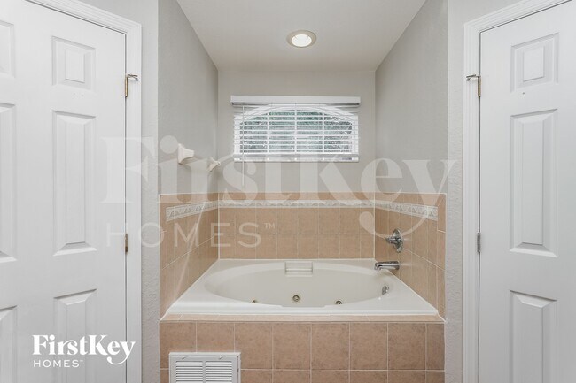 Building Photo - 5340 Song Sparrow Ct