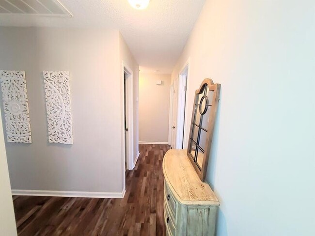 Building Photo - 1288 Nesbitt Dr