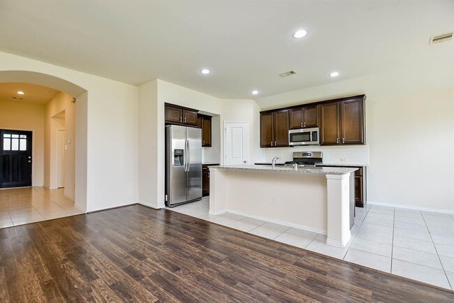 Building Photo - 16035 Dehay Ln