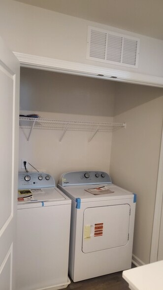 Building Photo - 1124 Broholmer Ln