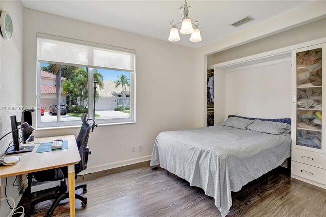Building Photo - 2651 Oakmont Dr