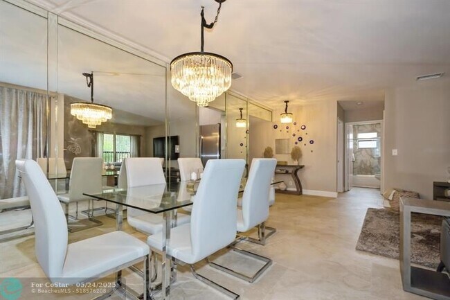 Building Photo - 4485 Carambola Cir N