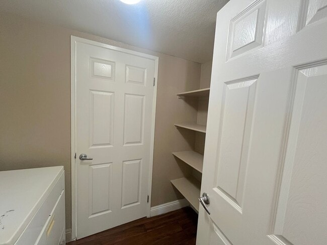 Building Photo - 2 bed 2 bath 2nd floor condo unit in gated community w/pool and amenities