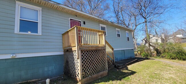 Building Photo - Charming 4BR Home with Modern Upgrades & Spacious Yard