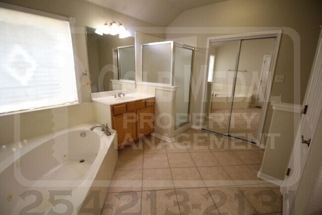 Building Photo - 2908 Tucson Dr