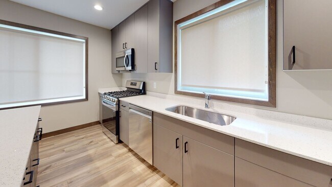 Building Photo - 882 20th Ave SE