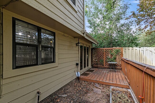 Building Photo - 1090 Sundering Dr