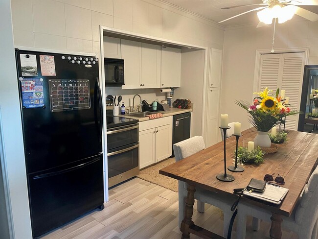 Building Photo - 2023 S Suzanne Cir