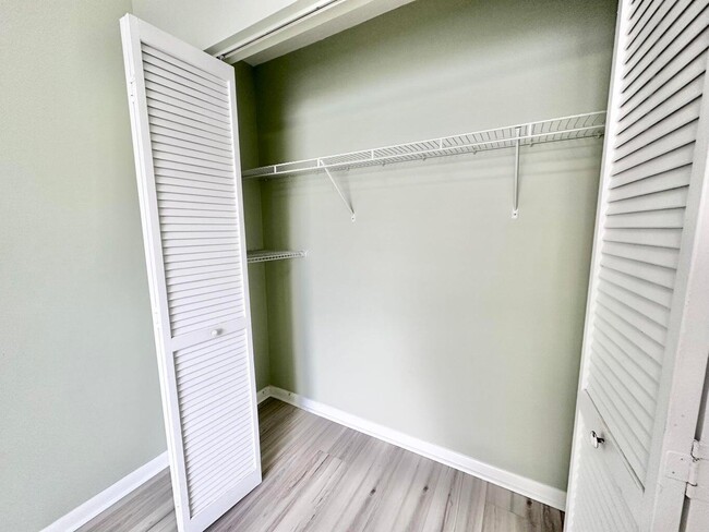 Building Photo - 104 Lakewood Dr