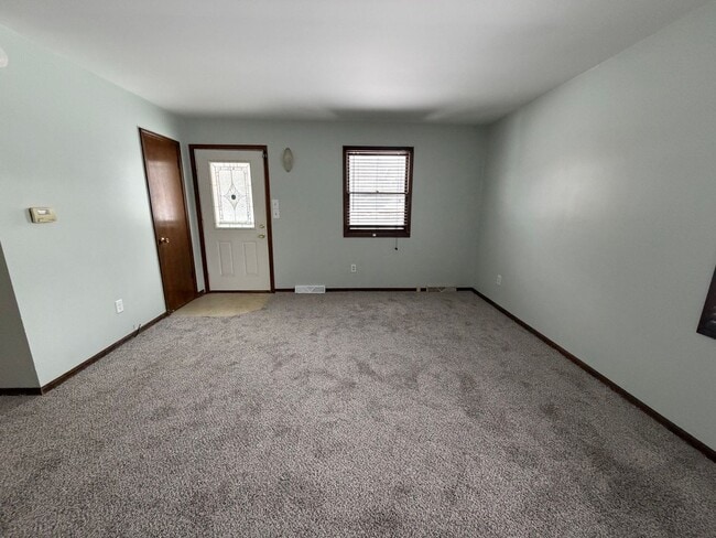 Building Photo - 3990-3992 Camelot Dr SE