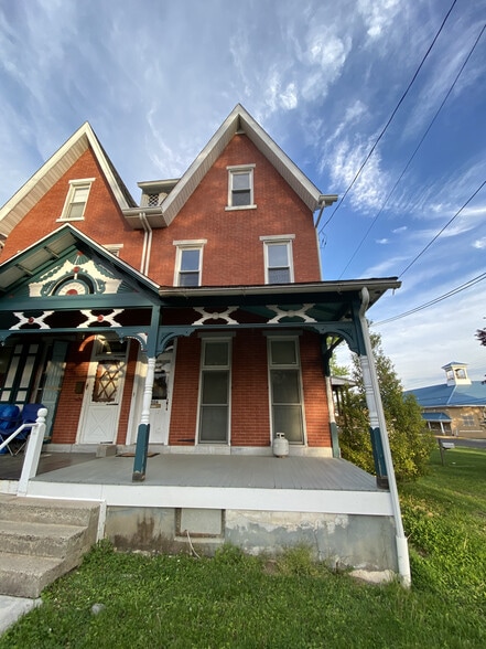 Front Porch/Entrance - 506 Washington St