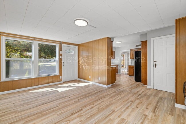 Building Photo - 524 Gerald Pl
