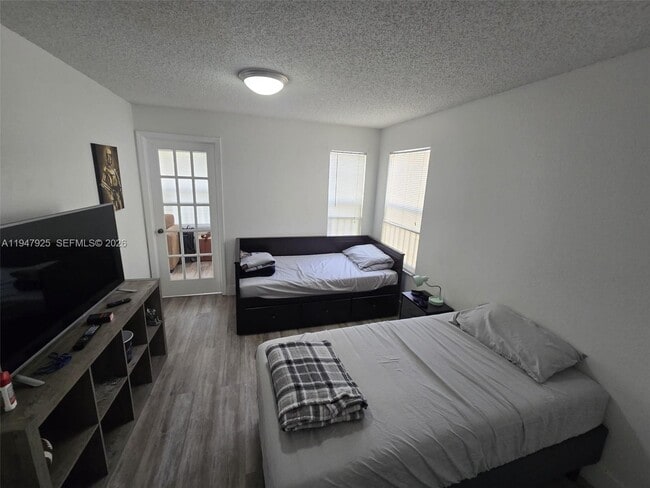 Building Photo - 12840 Vista Isles Dr