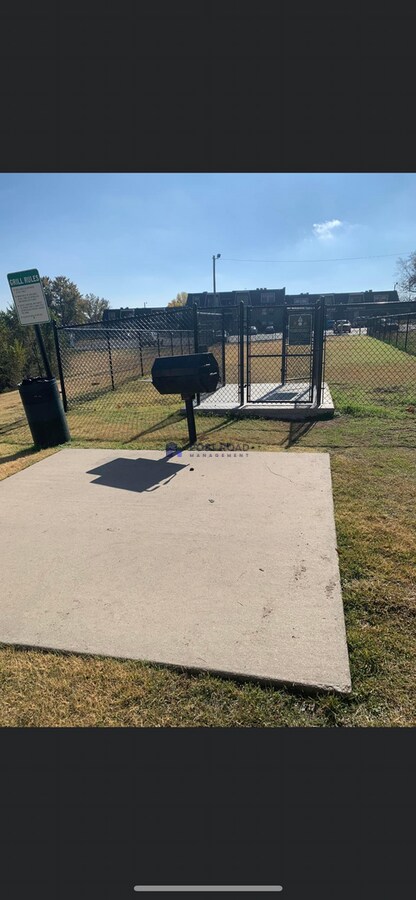 Building Photo - 535 W 27th St S