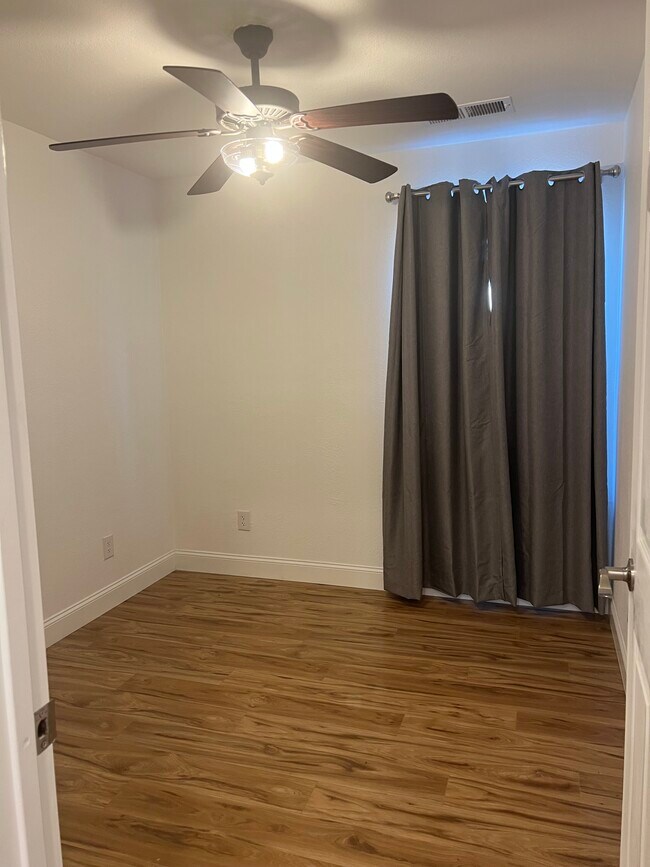 Building Photo - 555 C St