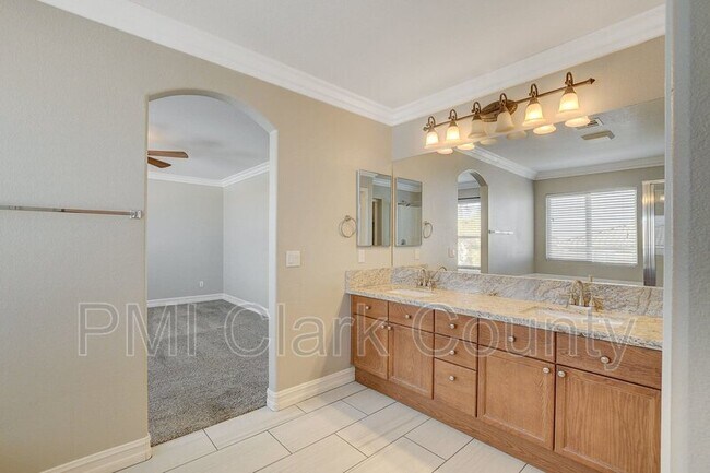 Building Photo - 8912 Ochoa St