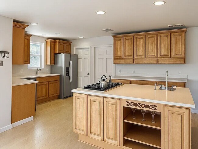Building Photo - Beautiful 2 Bed 2 Bath Home Available NOW!!!