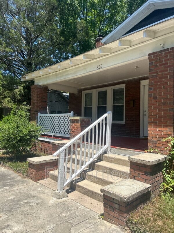 Primary Photo - 820 W Garner Rd