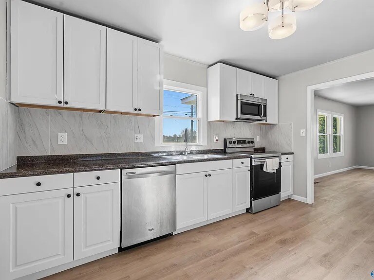 Building Photo - 5624 NW Oakwood Rd