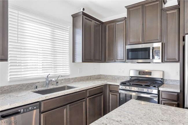 Building Photo - 5730 Sky Pointe Dr