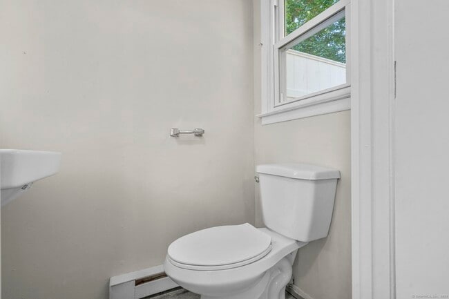 Building Photo - 675 Millville Ave